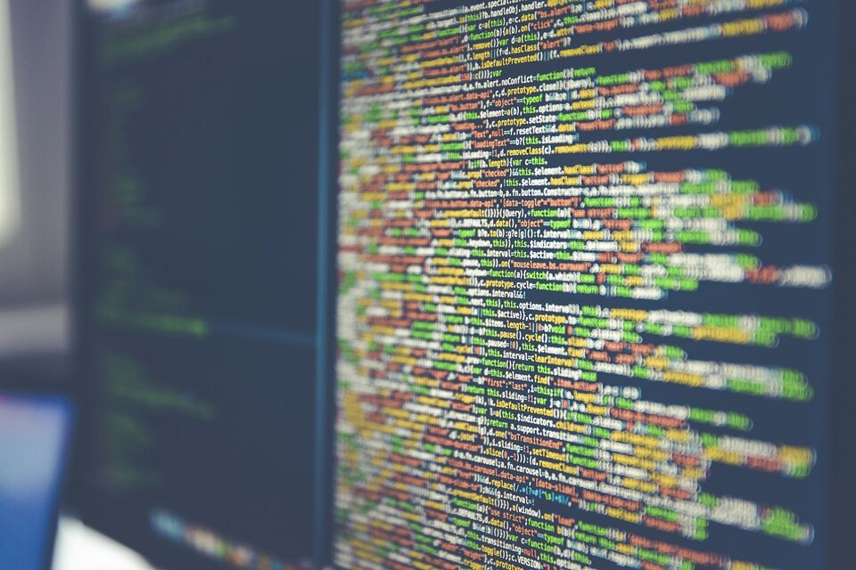Cariere la HOSTGATE — laptop și mediu de lucru tehnic
