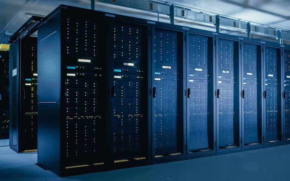 Server VPS vs server dedicat - cum alegi soluția potrivită pentru proiectul tău